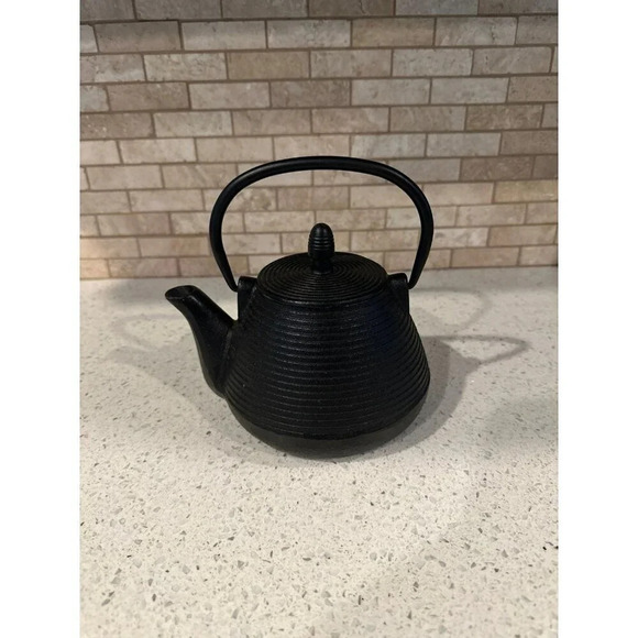 Cast Iron Japanese Black Ribbed Texture Tetsubin Teapot - Picture 1 of 5